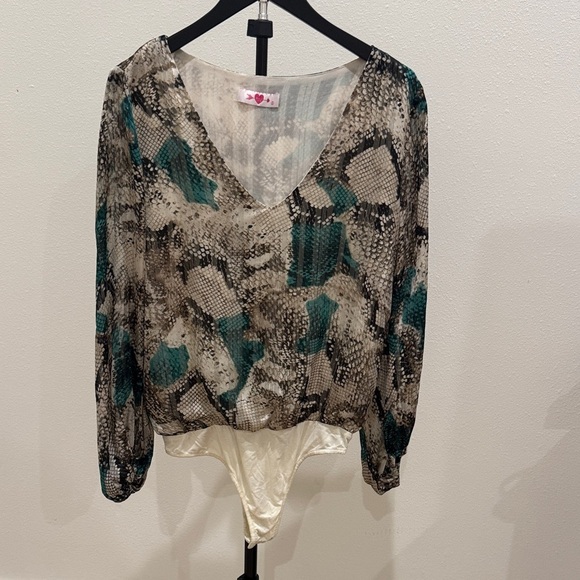 Buddy Love Tops - Buddy Love Sheer Snake-Print V-Neck Bodysuit in Teal and Cream
